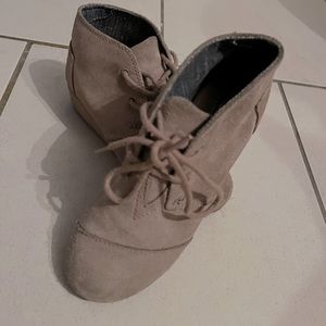 Toms Suede Platform Sz 13 Toddler Girl Booties. Worn once!